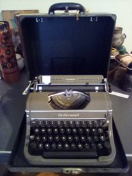 Vintage Champion Underwood Typewriter With Carrying Case & Key #G1809217