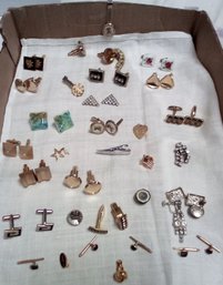 Mixed Jewelry Treasures - Cufflinks, Pins, Earrings, Tie Clip, Pendant, Button, Single Pieces JJ/A4