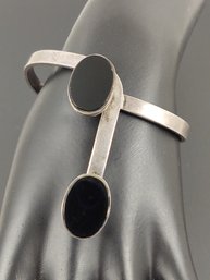 VINTAGE MID CENTURY MODERNIST MEXICAN STERLING SILVER ONYX CUFF BRACELET