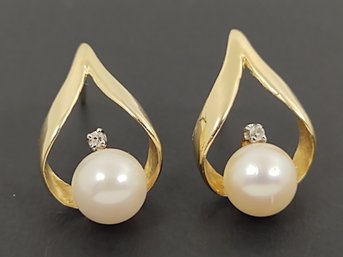 VINTAGE 14K GOLD 6mm PEARL & DIAMOND EARRINGS