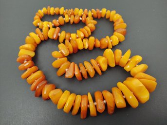 VINTAGE NATURAL EGGYOLK BALTIC AMBER CHUNK GRADUATED BEADED NECKLACE