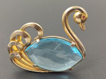 VINTAGE GOLD TONE & FACETED BLUE GLASS JELLY BELLY SWAN BROOCH