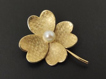 VINTAGE DESIGNER KREMENTZ 14K GOLD OVERLAY PEARL 3 LEAF CLOVER BROOCH