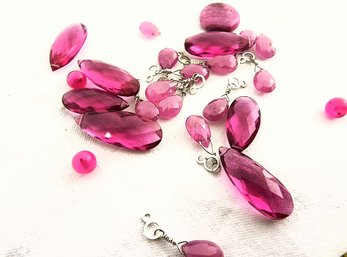 Lot Of Beads And Pendants In Pink Tones