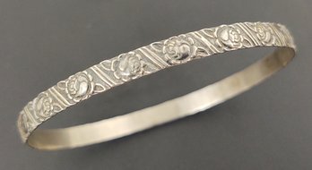 VINTAGE SIGNED STERLING SILVER ROSE DESIGN BANGLE BRACELET