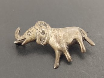 SMALL ANTIQUE MEXICAN STERLING SILVER ELEPHANT PIN