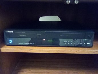 Samsung DVD Recorder & VCR Model DVD-VR357 - Powers Up    BR1
