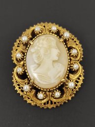 VINTAGE DESIGNER FLORENZA CAMEO FAUX PEARL BROOCH / PENDANT