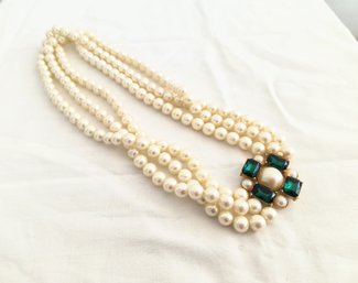 Stunning '80s Faux Pearl Necklace With Jeweled Clasp