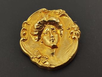 ANTIQUE ART NOUVEAU GOLD TONED REPOUSSE WOMAN PIN