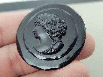 ANTIQUE MOLDED BLACK GLASS CAMEO & JET MOURNING BROOCH