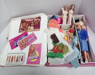 The  World Of Barbie 1968 Mattel, Inc. Doll Case With 5 Dolls, Snazzy Clothes & Accessories        KSS/E5