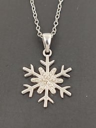 BEAUTIFUL STERLING SILVER SNOWFLAKE NECKLACE