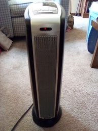 Lasko Movable Air Heater Model 5790 - 1500 Watts - 22.50 Inches High         BR2