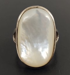 VINTAGE STERLING SILVER MOTHER OF PEARL RING