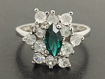 STUNNING VINTAGE STERLING SILVER FAUX EMERALD CZ RING