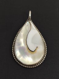 VINTAGE STERLING SILVER MOTHER OF PEARL SHELL PENDANT
