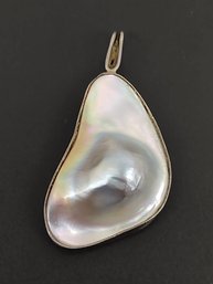VINTAGE STERLING SILVER MOTHER OF PEARL PENDANT