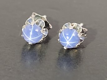 VINTAGE 14K WHITE GOLD LIGHT BLUE STAR SAPPHIRE CABOCHON STUD EARRINGS