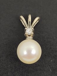 VINTAGE 14K WHITE GOLD 7mm PEARL & DIAMOND PENDANT