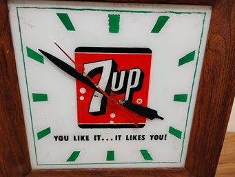 Old 7up Soda Advertising Clock In Heavy Wood And Metal Case - Great Piece