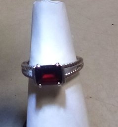 Avon Sterling Silver Beautiful Red Garnet Stone Ring In Size 9 With Gift Box        LH/E4