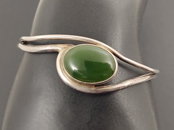 VINTAGE MID CENTURY MODERNIST STERLING SILVER GREEN GLASS CABOCHON CUFF BRACELET