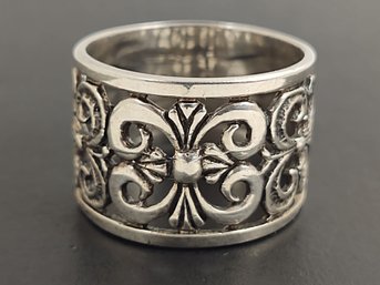 VINTAGE STERLING SILVER FANCY DESIGN WIDE BAND RING