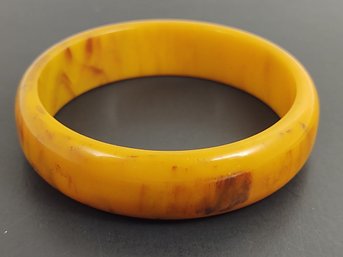 VINTAGE YELLOW & BROWN MARBLED BAKELITE BANGLE BRACELET