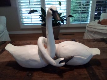 Intertwining Decor Swans Add A Graceful Touch Indoors Or Out - Expo Inc. Home & Garden Accessories LR