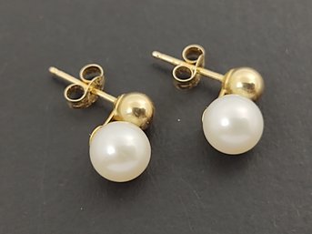 VINTAGE 14K GOLD 6mm PEARL EARRINGS