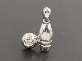 VINTAGE 14K WHITE GOLD & DIAMOND BOWLING PIN LAPEL PIN