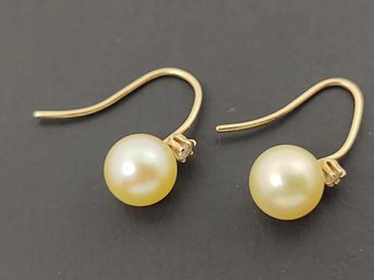 VINTAGE 14K GOLD 6.8mm PEARL & CZ HOOK EARRINGS