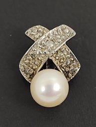 SMALL VINTAGE STERLING SILVER TINY DIAMOND & 6mm PEARL PENDANT