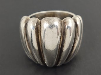 VINTAGE STERLING SILVER SCALLOPED STYLE RING