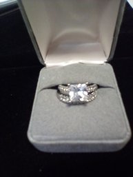 Beautiful 2 Ring Set In Grey Velvet Ring Box          Suz/D3