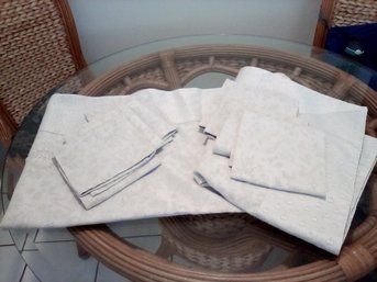 Damask Linen Set -  Rectangular Tablecloth & 8 Matching Napkins   DR