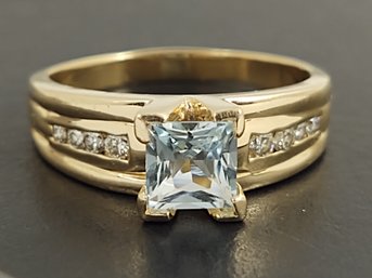 STUNNING VINTAGE 14K GOLD AQUAMARINE & DIAMOND RING