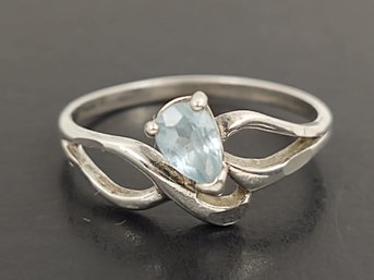 BEAUTIFUL STERLING SILVER BLUE TOPAZ RING