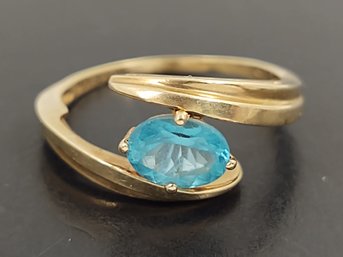 VINTAGE 10K GOLD BLUE CZ RING