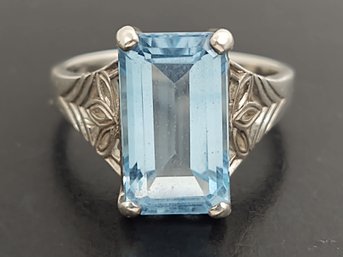 BEAUTIFUL STERLING SILVER BLUE TOPAZ RING