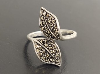 BEAUTIFUL STERLING SILVER MARCASITE LEAF RING