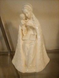 Goebel Classic White Ceramic Madonna & Child Statue.      Den