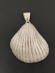 STERLING SILVER SEASHELL PENDANT