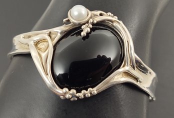 ISRAEL DESIGNER HAGIT GORALI BRUTALIST STERLING SILVER ONYX & PEARL CUFF BRACELET