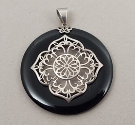 BEAUTIFUL STERLING SILVER ONYX PENDANT