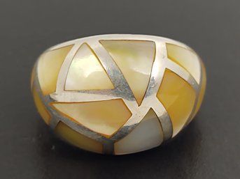 BEAUTIFUL STERLING SILVER MOTHER OF PEARL INLAY DOME RING