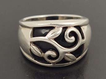 BEAUTIFUL STERLING SILVER CAGED ONYX RING