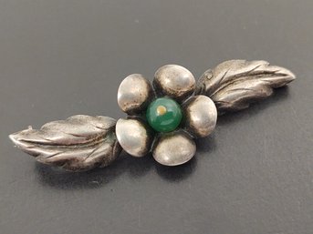 VINTAGE ARTS & CRAFTS ERA STERLING SILVER CHRYSOPRASE FLOWER & LEAF BROOCH