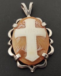 VINTAGE STERLING SILVER CARVED SHELL INRI CROSS CAMEO PENDANT